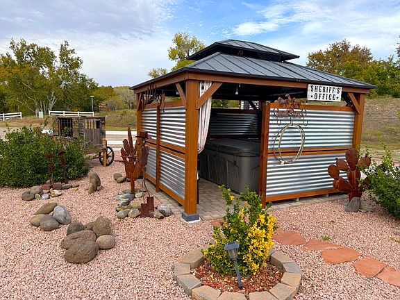 Hot tub -available for bookings $