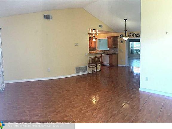 Home For Sale In Windward Isles