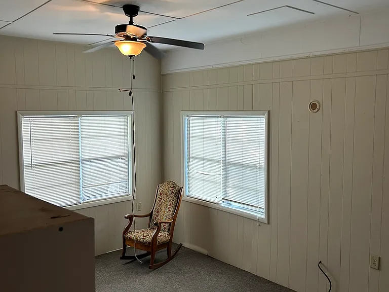 621 Miller St — Photo 22