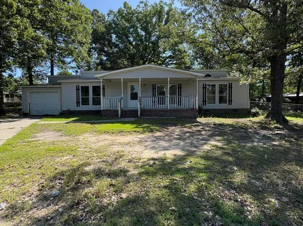 69 Ashley Ct, Spring Lake, NC 28390