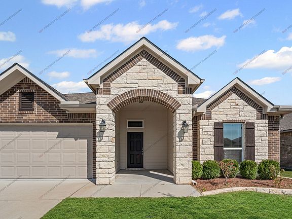3rd image of 818 Dunford Dr