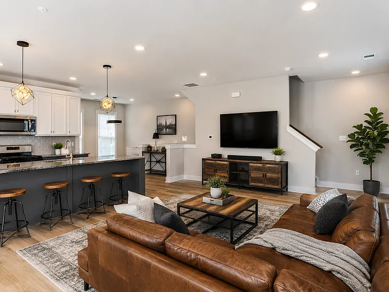 701 Halcyon Ln — Photo 7