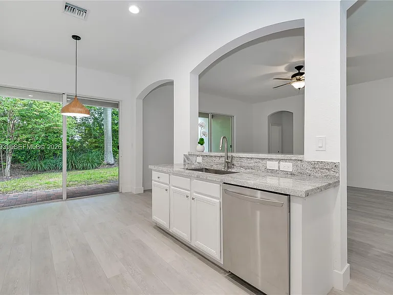 4413 W Whitewater Ave — Photo 5