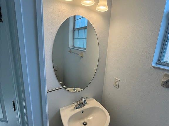 5th image of 2820 Adelaide Ct