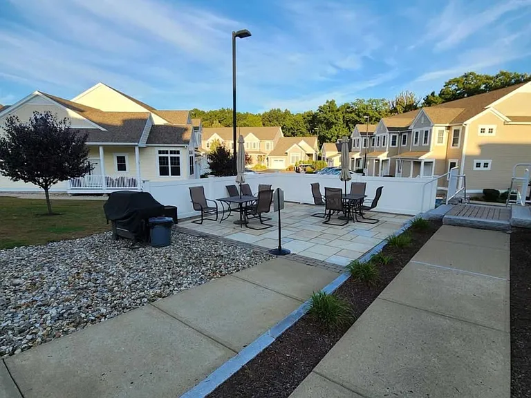 855 Main St #105 — Photo 3