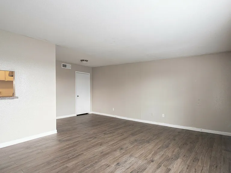 Raintree Apartment Homes — Photo 6