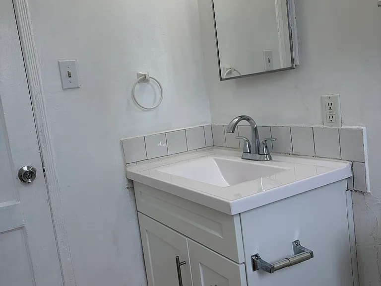 7004 1/2 Hazeltine Ave #4 — Photo 17