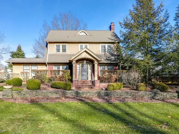 2925 Circle Dr, Stow, OH 44224