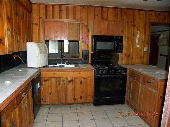 3rd image of 3025 Lake St