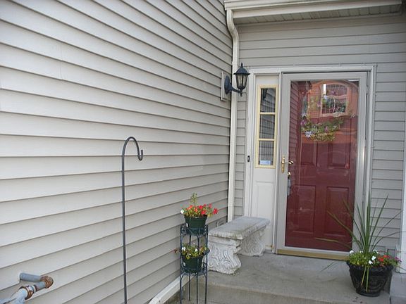 2nd image of 423 N Tower Dr