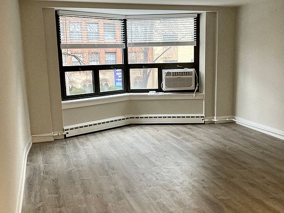 4th image of 447 W Wellington Ave