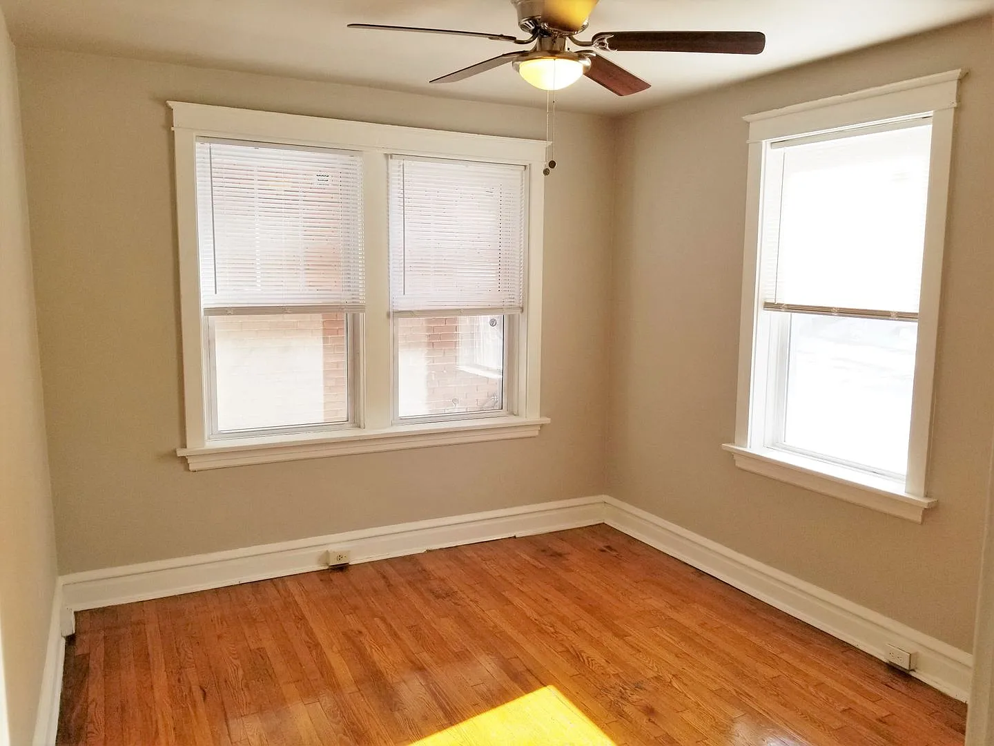 (333) 4048-52 Giles — Photo 2
