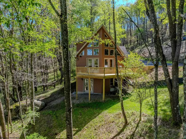 15 Fern Ct S, Terra Alta, WV 26764