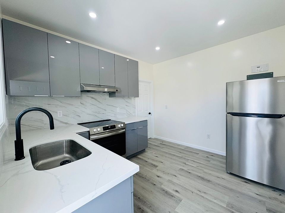 2nd image of 781 Isenberg St #B