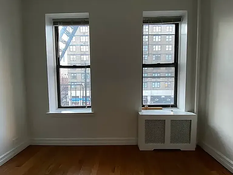 421 3rd Ave #4 — Photo 5