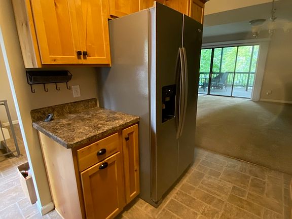 3rd image of 903 13th St W #1