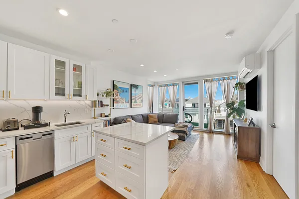 Rented by Signature Premier Properties | media 16