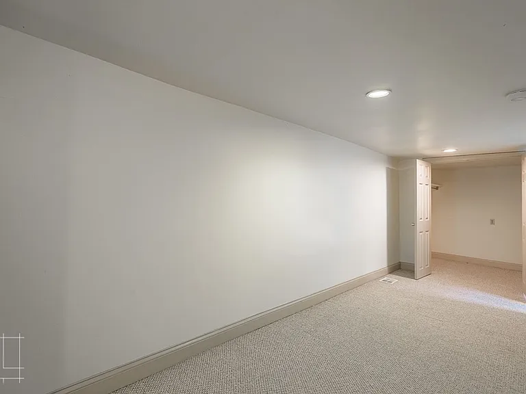 83 King Ave — Photo 50