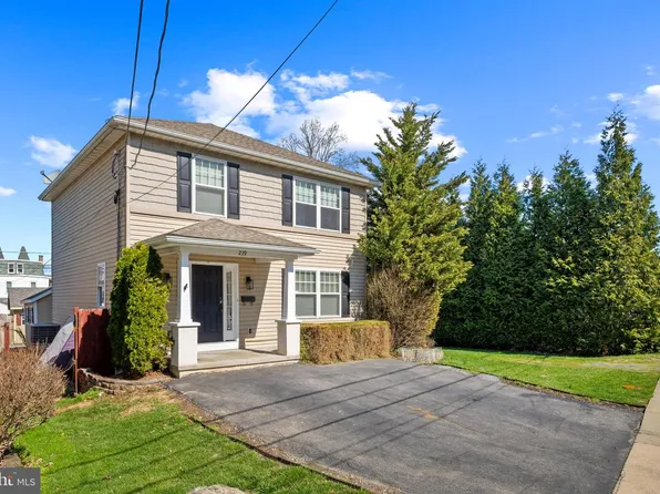 239 Railroad Ave, Ephrata, PA 17522
