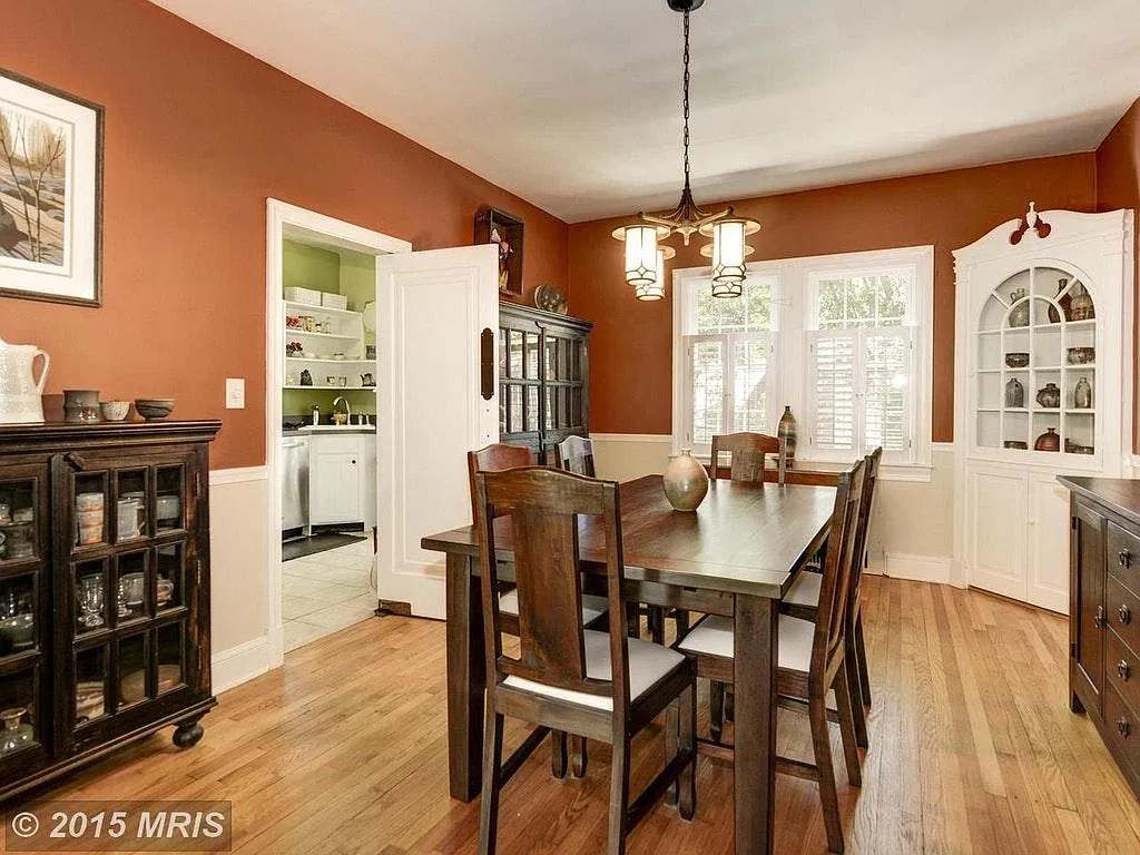 4 bed, 2500 sqft, $2,750 — Photo 2