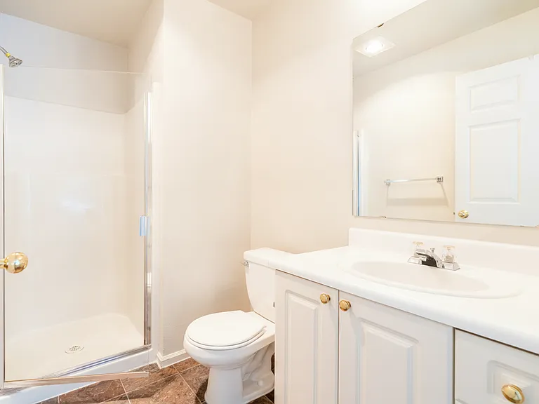 Bellevue Heights Apartments — Photo 12