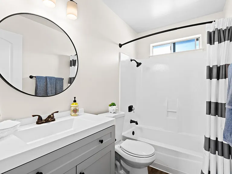 740 W Valley Dr #8 — Photo 5