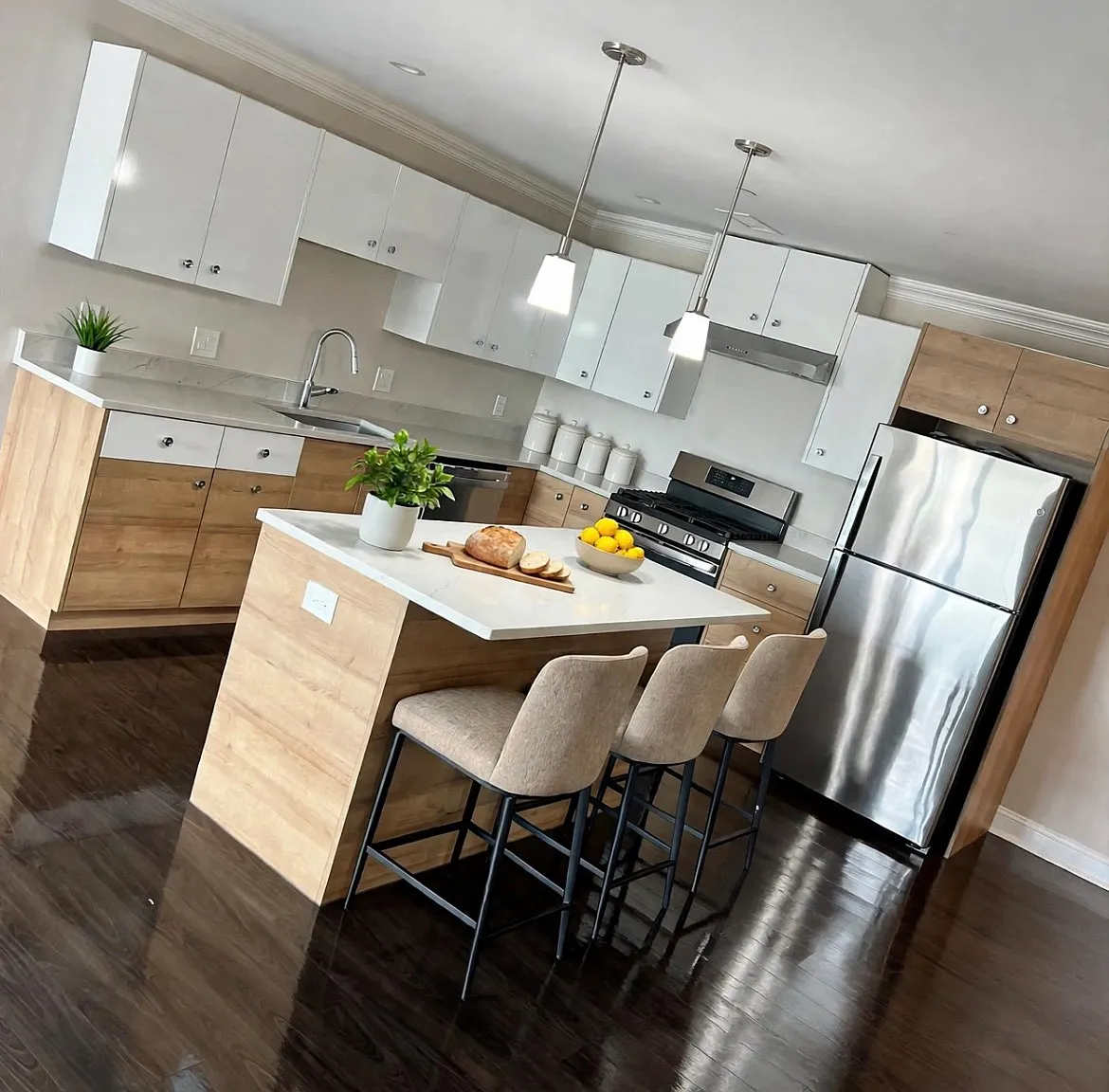 1 bed, 715 sqft, $2,700 — Photo 3