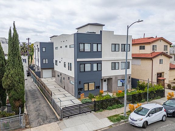 2nd image of 1139 N Bronson Ave