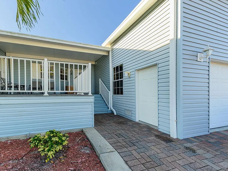 2 Emden Cir — Photo 2