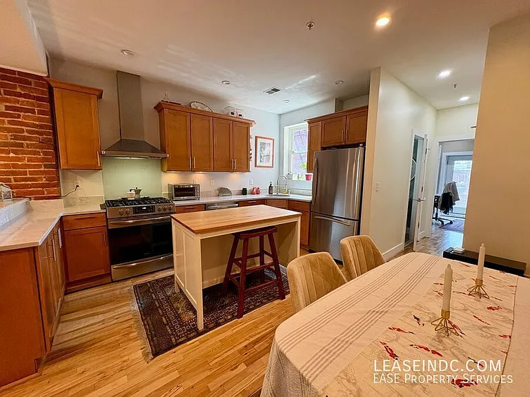1200 Monroe St NW #B — Photo 9