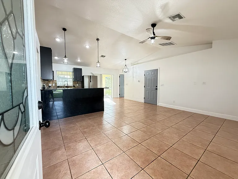2712 SW 2nd Ave — Photo 7