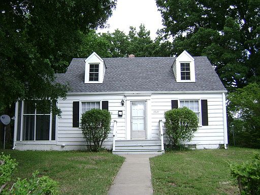 1st image of 3927 E Chatham Dr