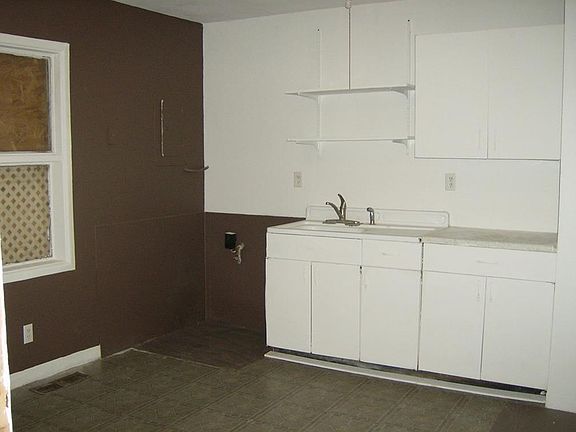 3rd image of 5008 Leone Dr