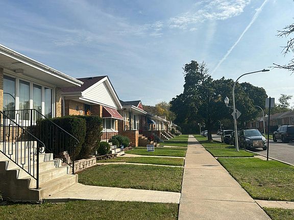 4th image of 2248 W 80th Pl