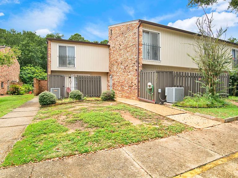 4707 Huron Dr — Photo 3