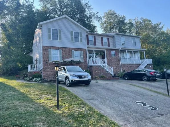3 Hall Valley Ct, Bridgeport, WV 26330