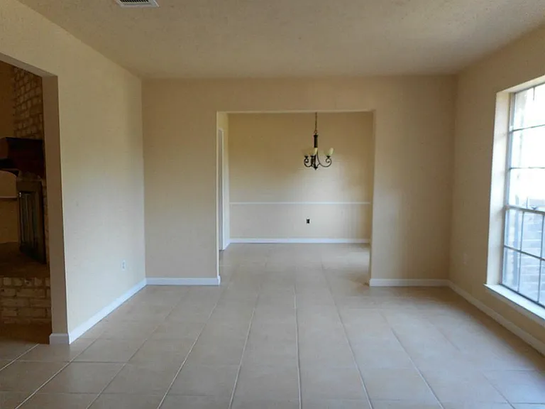 11226 Concho St — Photo 2