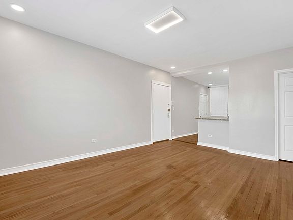 5th image of 3024 N Pulaski Rd Unit 4B