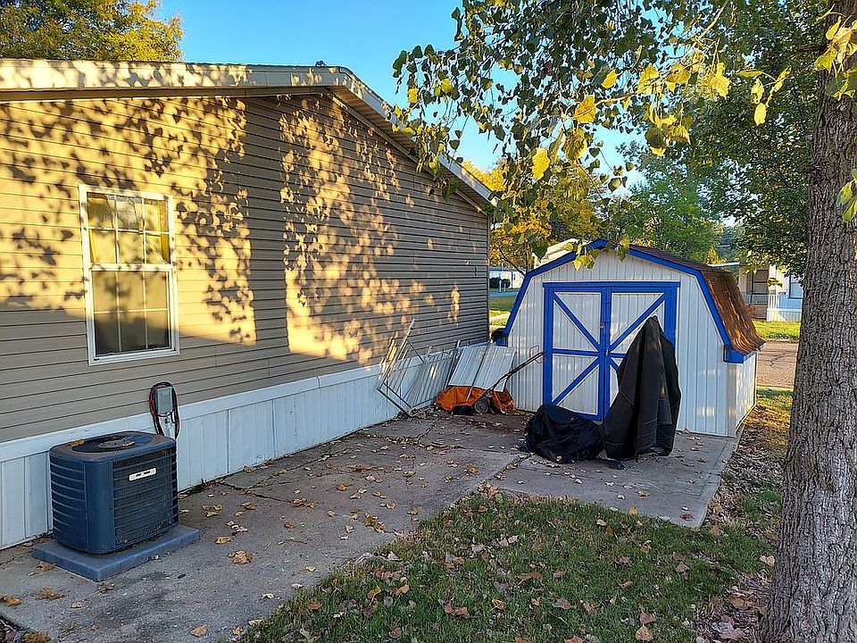 2nd image of 5905 W Maple St