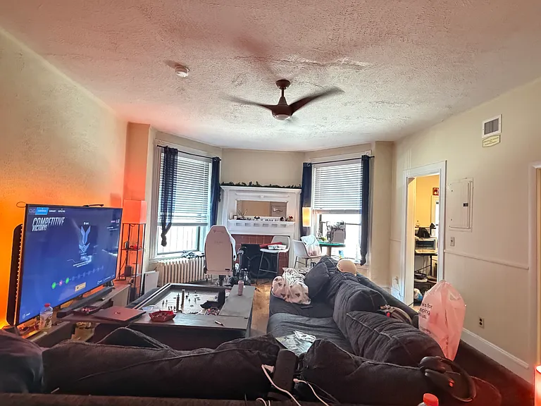 914 Beacon St #3 — Photo 10