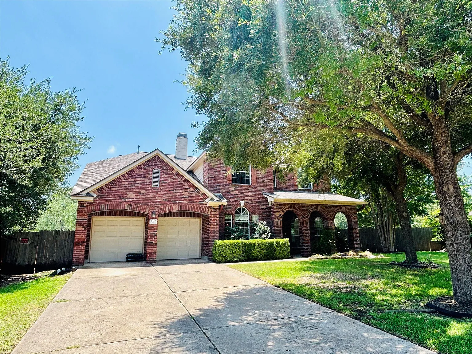 5 bed, 3.0 bath, 2921 sqft, $2,900 — Photo 1