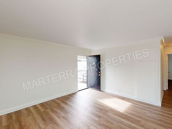 4th image of 818 Jennifer Ln Unit 2