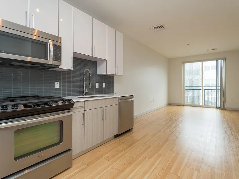 West Square Apartments — Photo 178