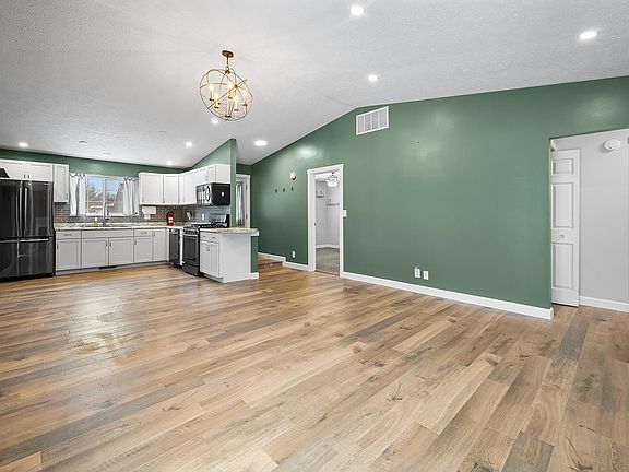 3rd image of 411 Teasdale Dr