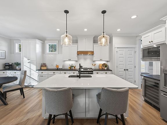 3rd image of 505 Lambert Ln