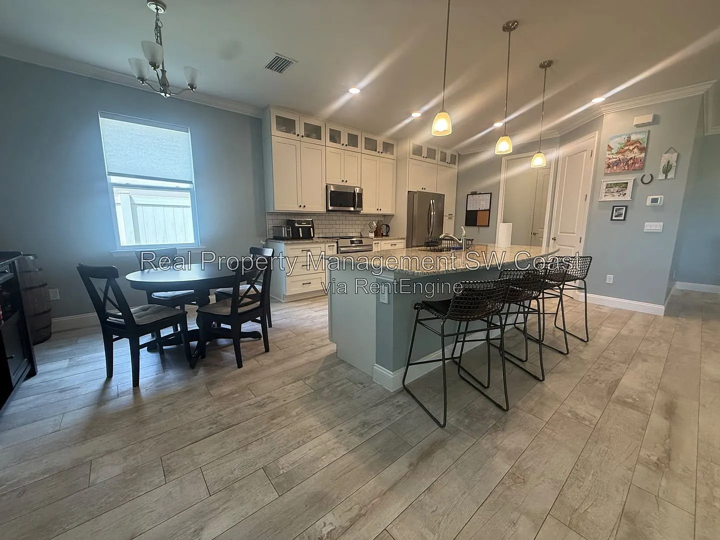 4 bed, 3.0 bath, 2361 sqft, $2,500 — Photo 1