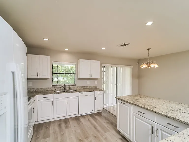 1009 Nicholas Pkwy W — Photo 7