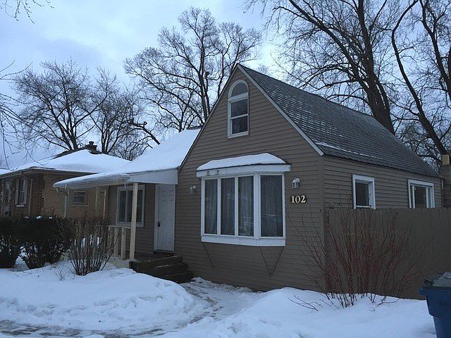 1st image of 102 E Red Oak Ave