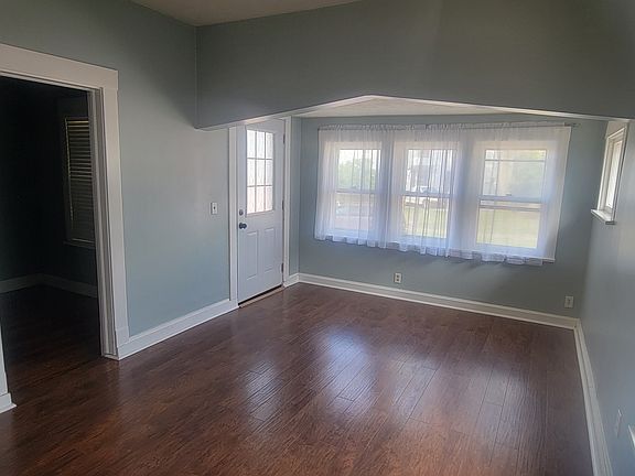 4th image of 3270 W 122nd St