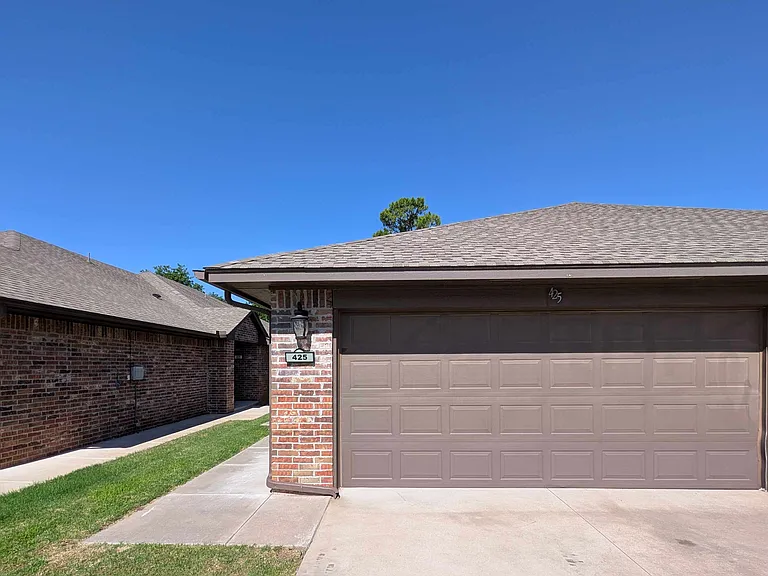425 Chalk Hill Ct — Photo 2